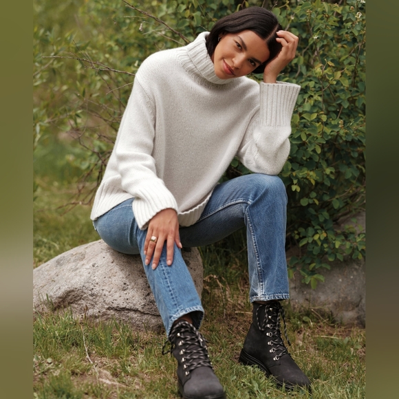 NWT Jenni Kayne Cashmere Jet Turtleneck Sweater Sugar White/Tan XS/S Oversized - Picture 2 of 10